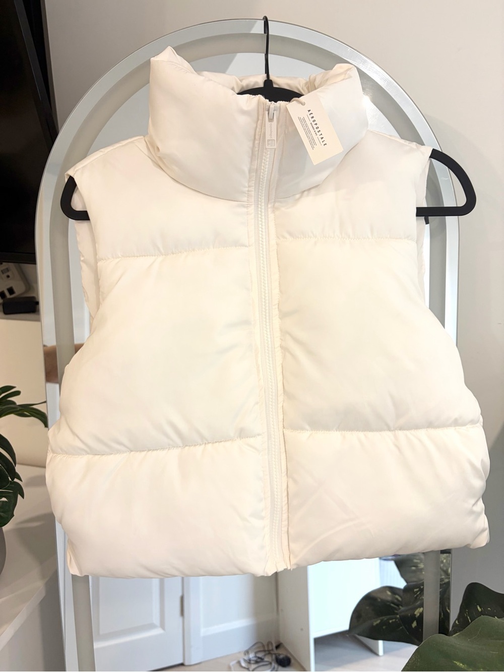 Aeropostale Women’s Cream Puffer Vest